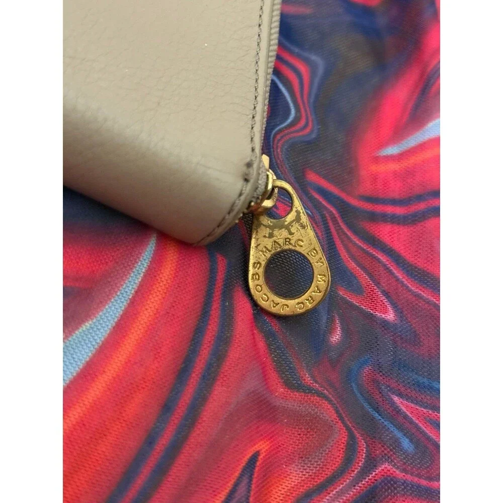 Vintage Marc by Marc Jacobs Taupe Classic Q Wingman Zip Wallet